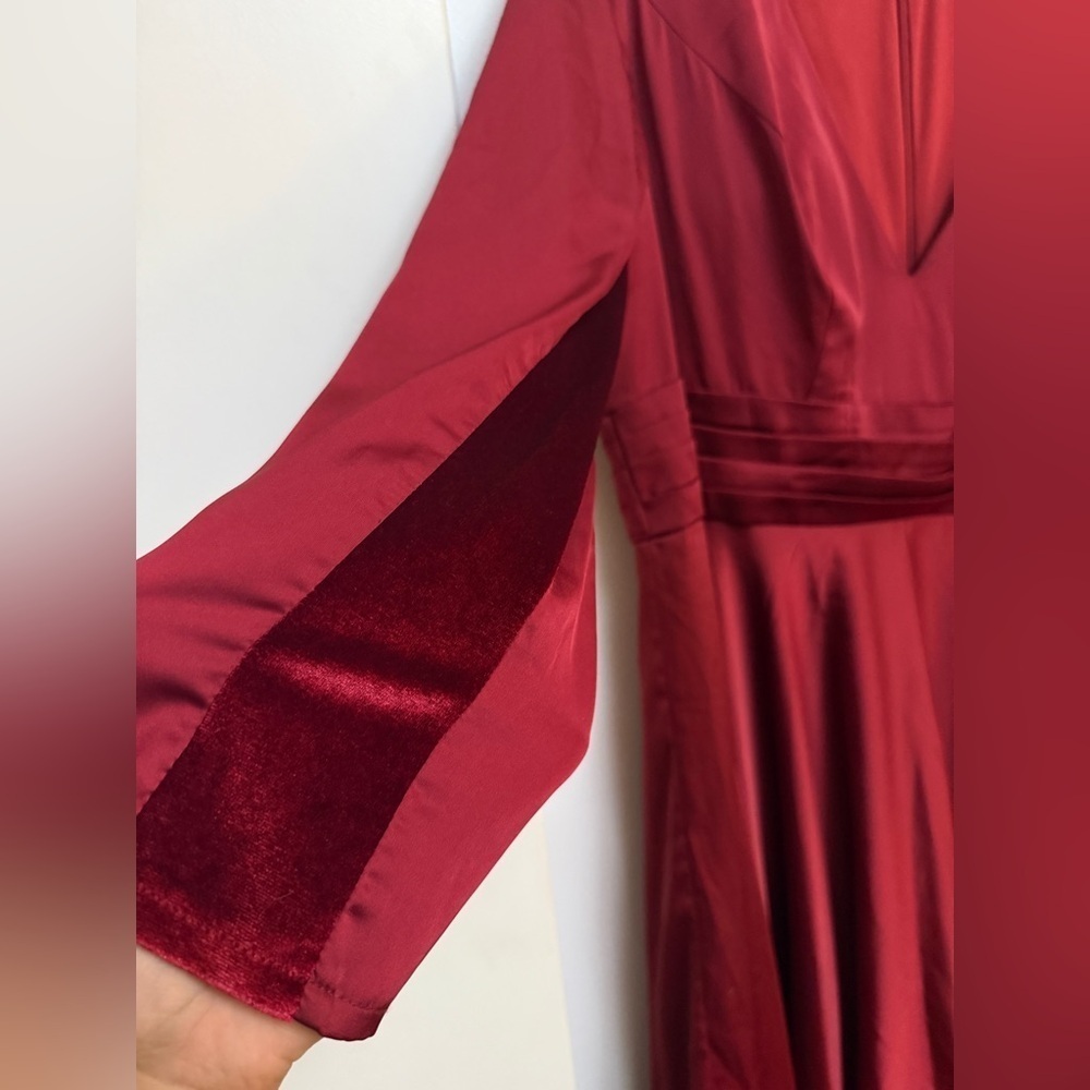 NWT | Mac Duggal Burgandy Elegant Red A-line Bell Sleeve V-neck Dress Size 18W - Picture 4 of 14